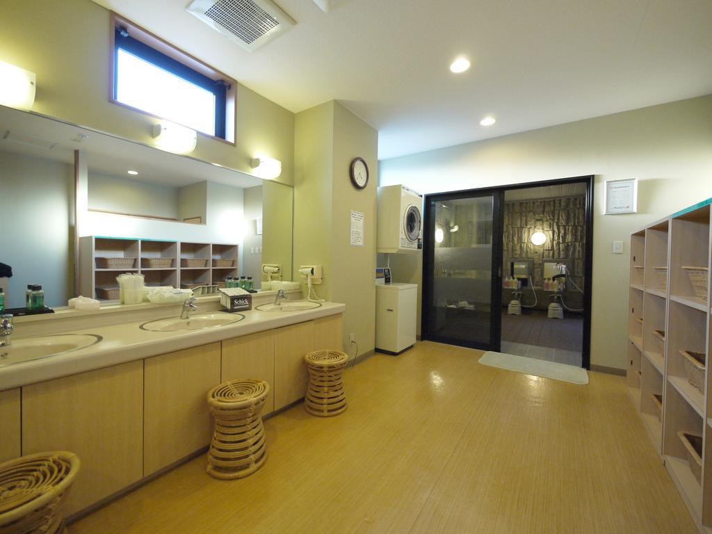 Hotel Route-Inn Yonezawa Ekihigashi Екстер'єр фото
