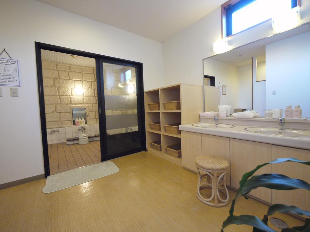 Hotel Route-Inn Yonezawa Ekihigashi Екстер'єр фото