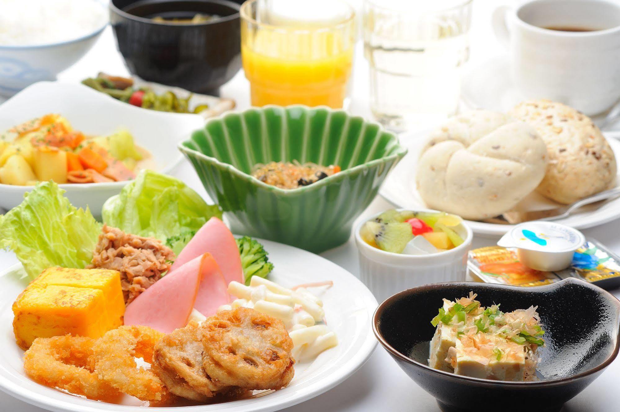 Hotel Route-Inn Yonezawa Ekihigashi Екстер'єр фото